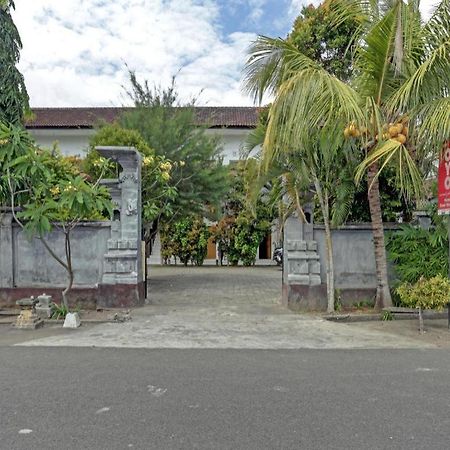 Oyo 3096 Hotel Dewi Warsiki Gilimanuk Exterior foto