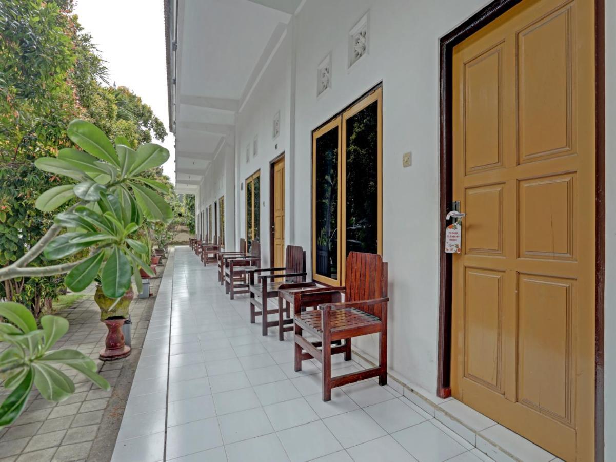 Oyo 3096 Hotel Dewi Warsiki Gilimanuk Exterior foto